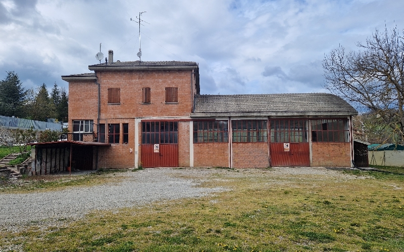 Magazzino-laboratorio bilocale in vendita a Gaggio Montano - Magazzino-laboratorio bilocale in vendita a Gaggio Montano