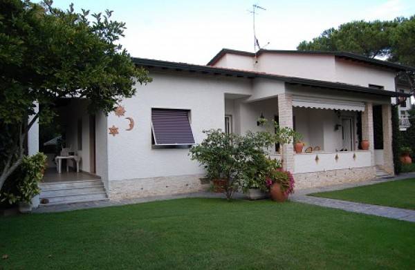 Villa quadrilocale in affitto a Montignoso - Villa quadrilocale in affitto a Montignoso