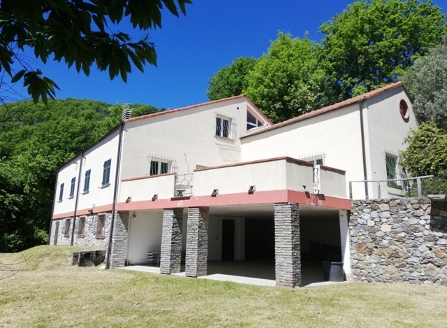 Villa indipendente plurilocale in vendita a vado-ligure - Villa indipendente plurilocale in vendita a vado-ligure