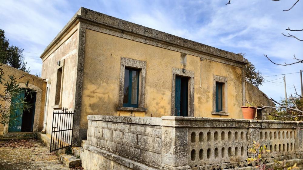Stabile intero quadrilocale in vendita a noto - Stabile intero quadrilocale in vendita a noto