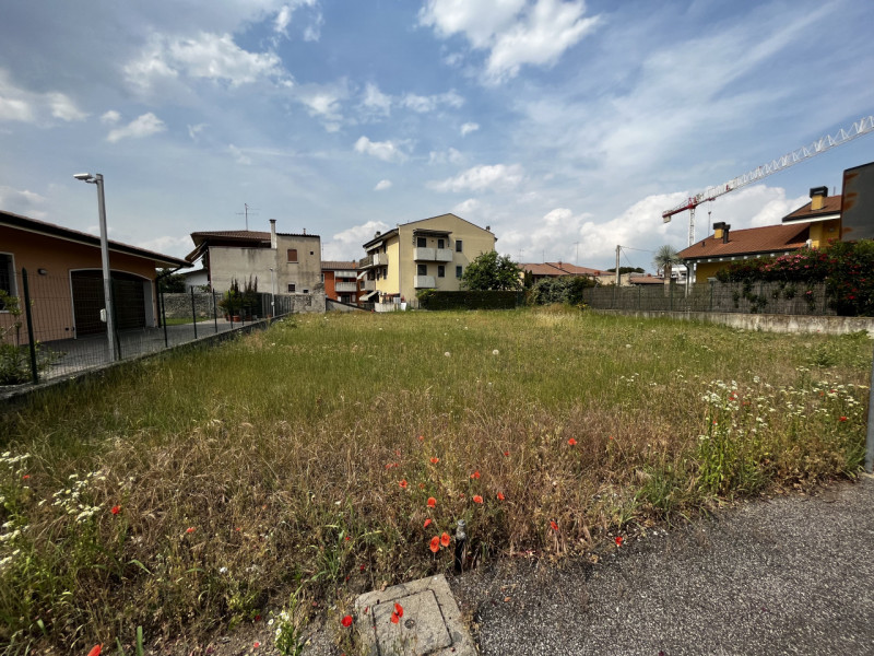 terreno residenziale in vendita a San Giovanni Lupatoto