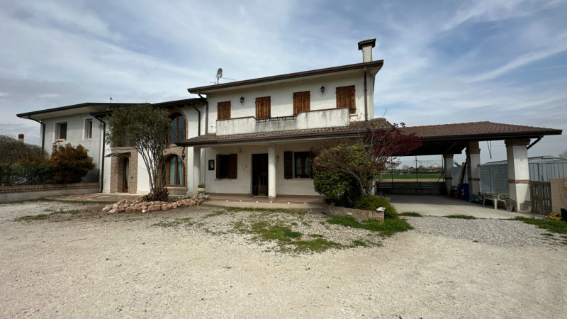 Villa plurilocale in vendita a villa-bartolomea - Villa plurilocale in vendita a villa-bartolomea