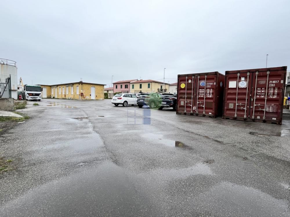capannone artigianale in vendita a Livorno