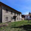 Rustico / casale plurilocale in vendita a Serravalle Langhe