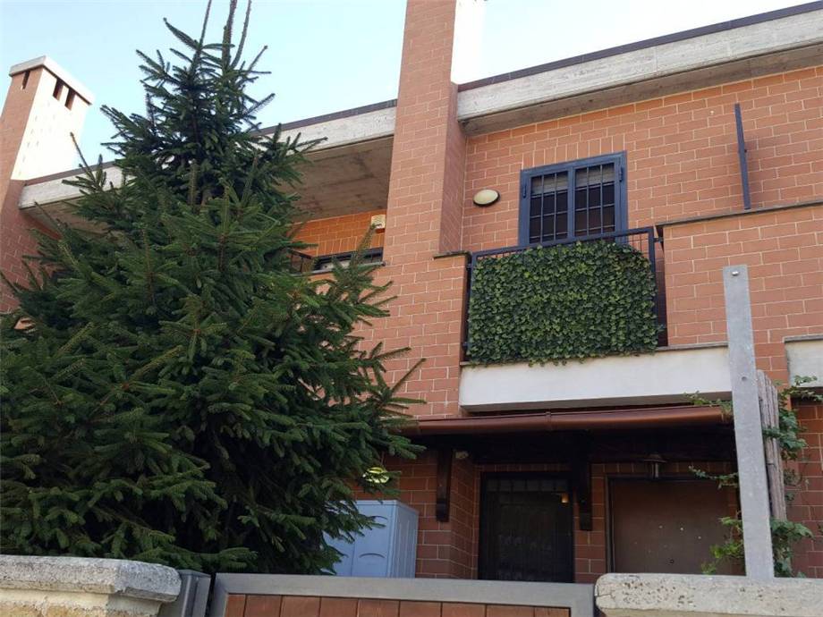 Villaschiera plurilocale in vendita a Roma - Villaschiera plurilocale in vendita a Roma