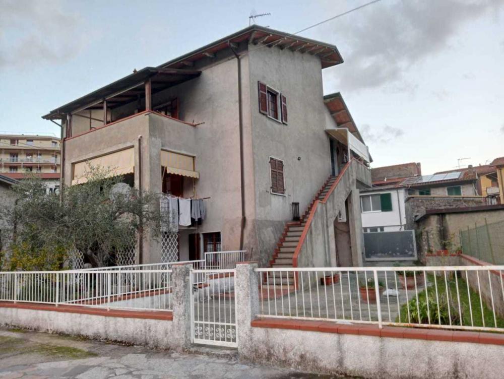 Appartamento plurilocale in vendita a Romito magra - Appartamento plurilocale in vendita a Romito magra