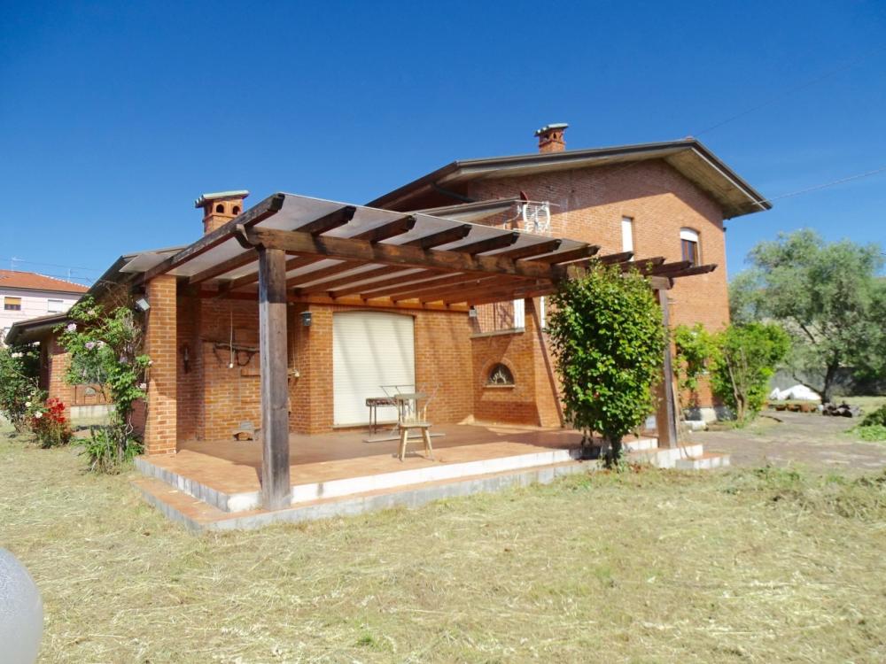 villa indipendente in vendita a Ortonovo