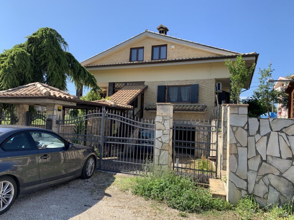 villa indipendente in vendita a Collecorvino