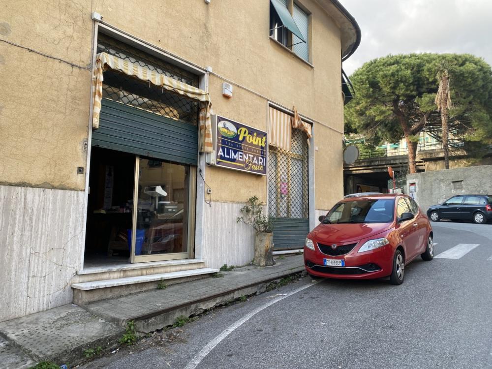 locale commerciale in affitto a Genova