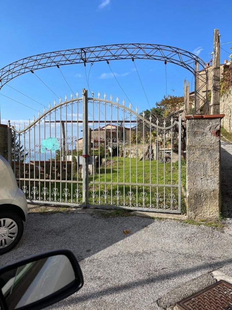 Villa indipendente plurilocale in vendita a Capezzano monte - Villa indipendente plurilocale in vendita a Capezzano monte