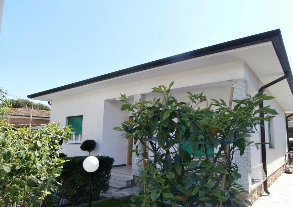 Villa indipendente plurilocale in vendita a Marina di pietrasanta - Villa indipendente plurilocale in vendita a Marina di pietrasanta
