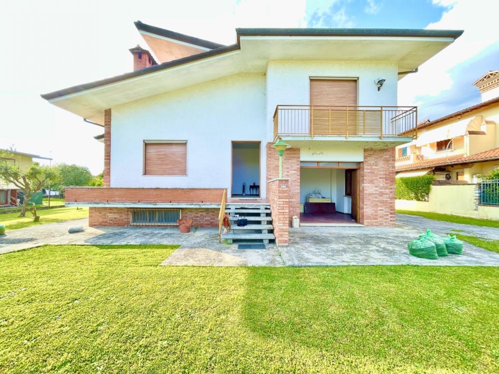 villa indipendente in vendita a Querceta