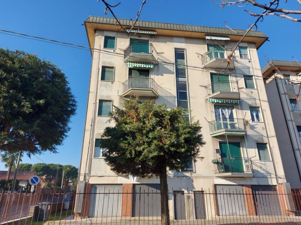 Appartamento trilocale in vendita a verano-brianza - Appartamento trilocale in vendita a verano-brianza