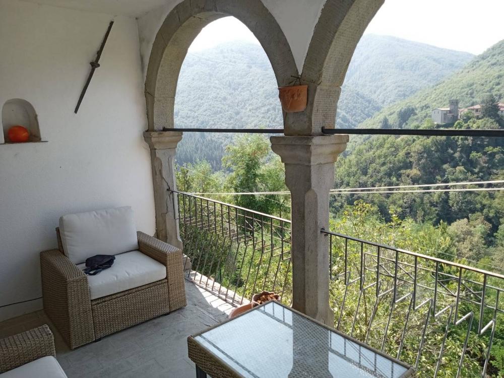 casa indipendente in vendita a Camporgiano in zona Casciana