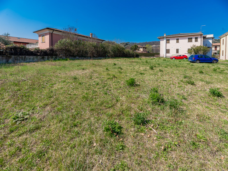 terreno residenziale in vendita a Cavaion Veronese