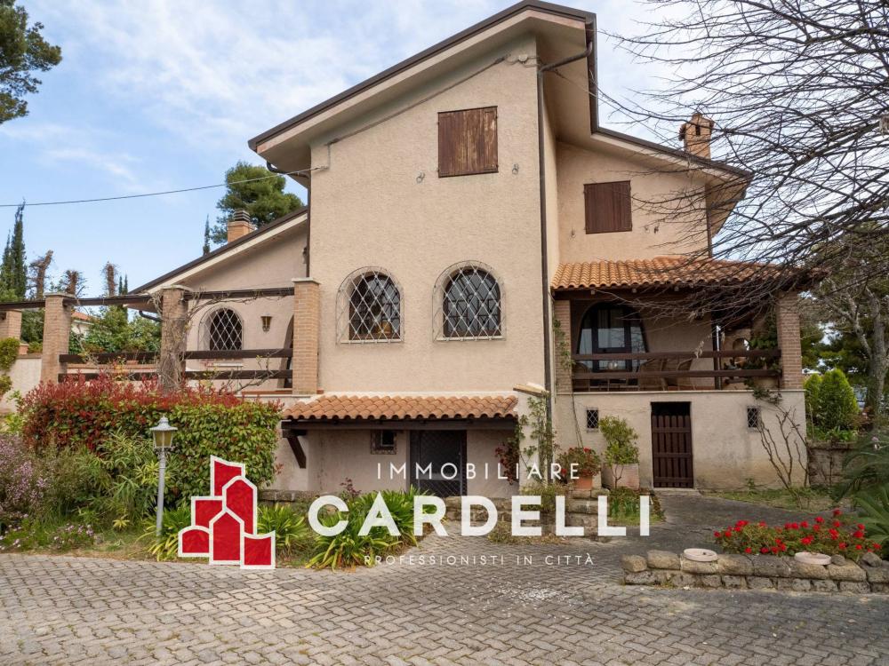 Villa indipendente plurilocale in vendita a Civitanova Marche - Villa indipendente plurilocale in vendita a Civitanova Marche