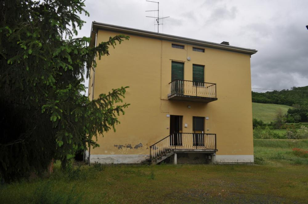 Villa indipendente plurilocale in vendita a fornovo-di-taro - Villa indipendente plurilocale in vendita a fornovo-di-taro