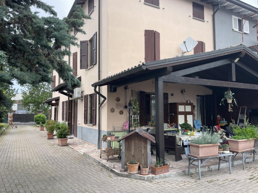 porzione di bifamiliare in vendita a Parma