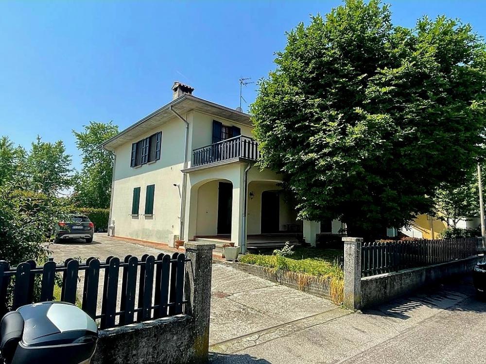 Villa indipendente plurilocale in vendita a san-secondo-parmense - Villa indipendente plurilocale in vendita a san-secondo-parmense