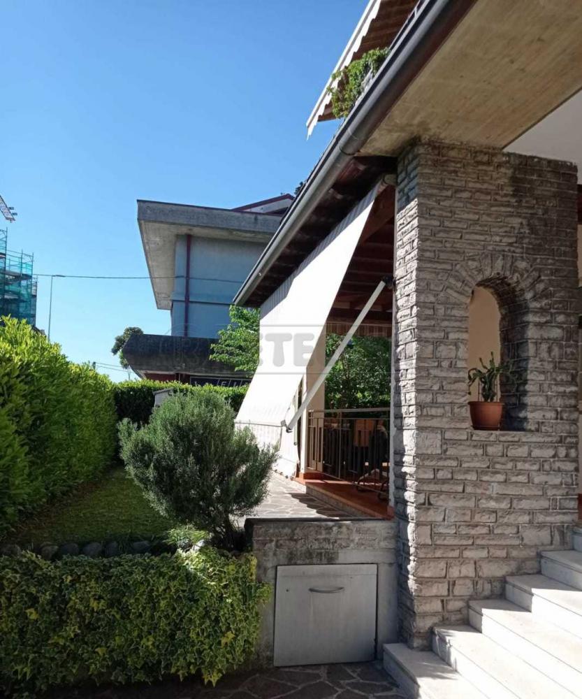 villa indipendente in vendita a Azzano San Paolo