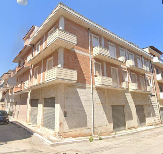 Stabile intero in vendita a San Nicandro Garganico - Stabile intero in vendita a San Nicandro Garganico