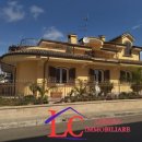 Villa indipendente plurilocale in vendita a Castromediano