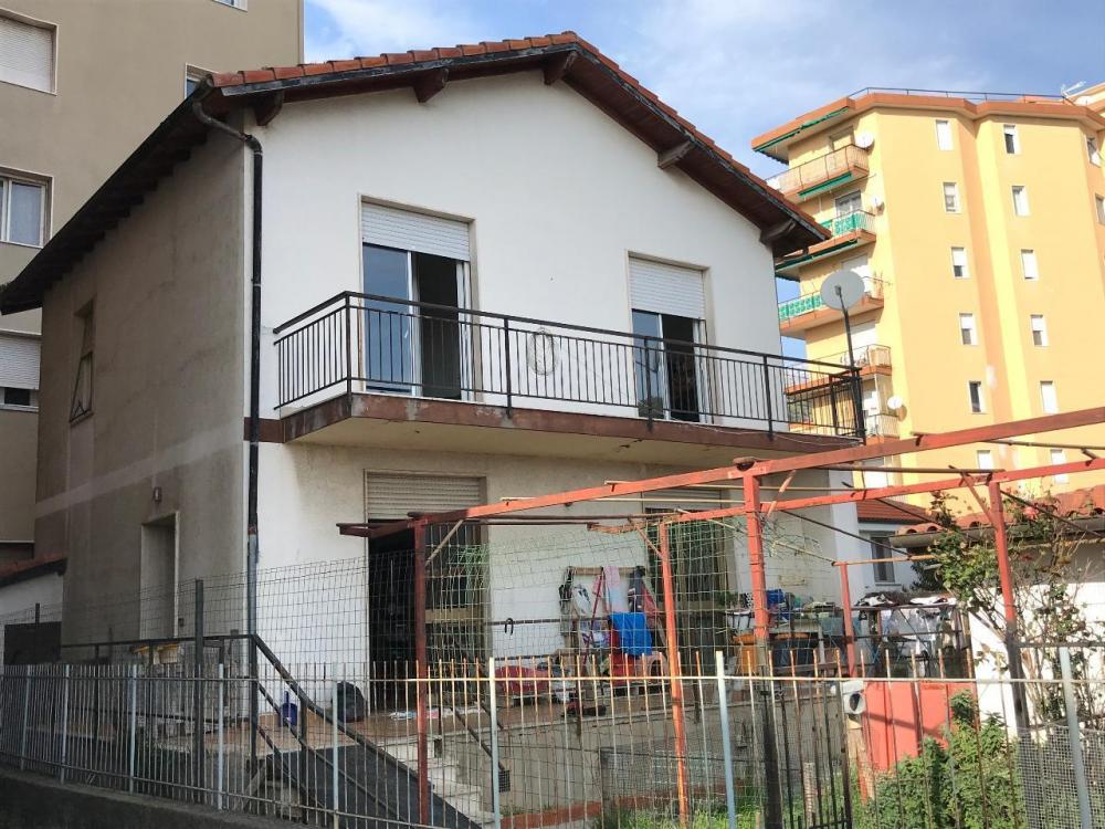 villa indipendente in vendita a Vallecrosia
