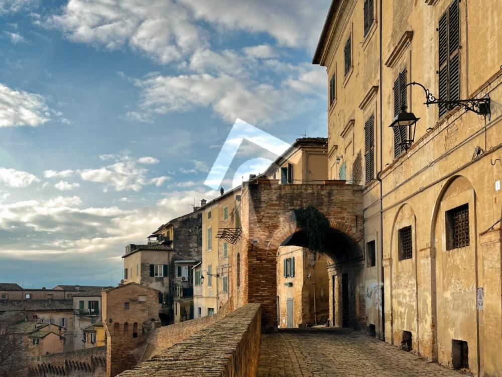 Stabile intero quadrilocale in vendita a jesi - Stabile intero quadrilocale in vendita a jesi
