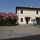Casa plurilocale in vendita a Lacchiarella