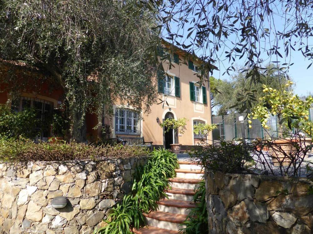 villa indipendente in vendita a Alassio
