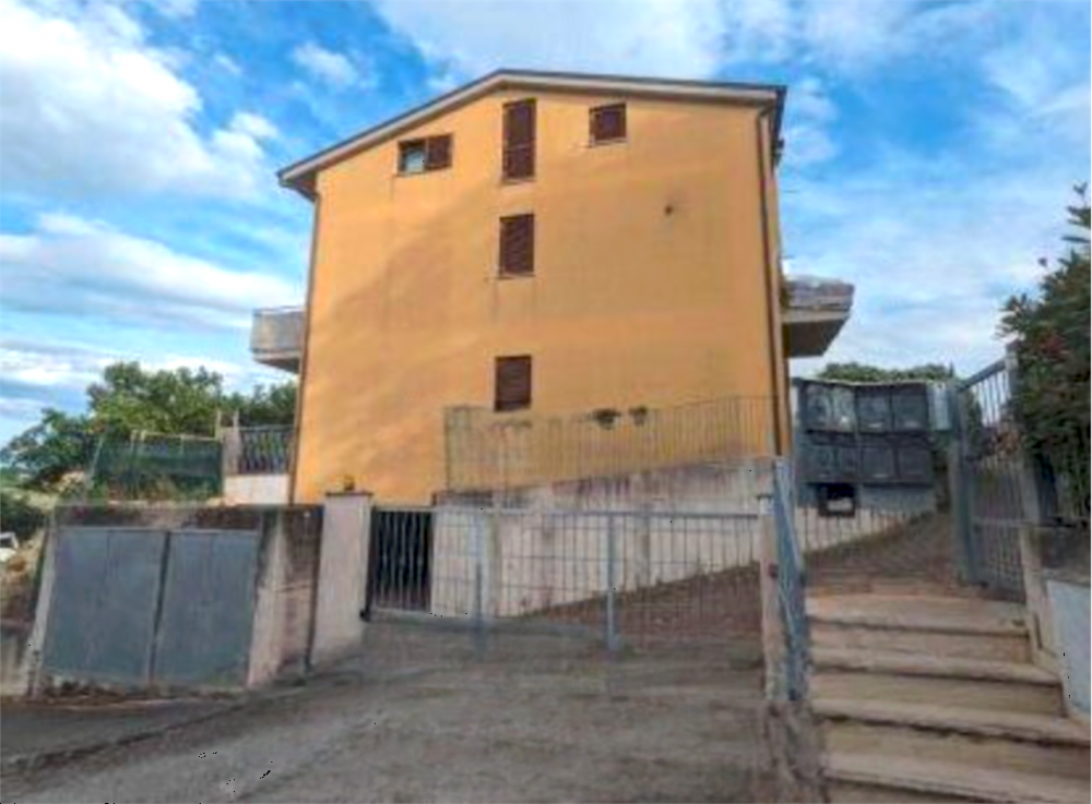 Posto macchina monolocale in vendita a osimo - Posto macchina monolocale in vendita a osimo