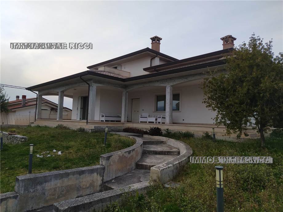 Villa indipendente plurilocale in vendita a Pontecorvo - Villa indipendente plurilocale in vendita a Pontecorvo