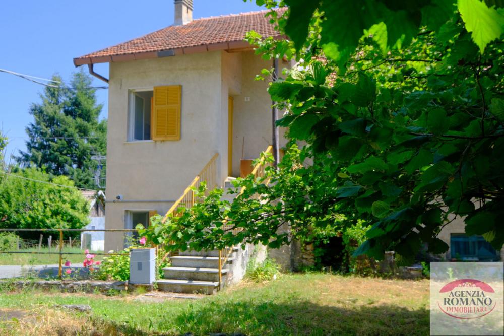 casa indipendente in vendita ad Urbe in zona Acquabianca