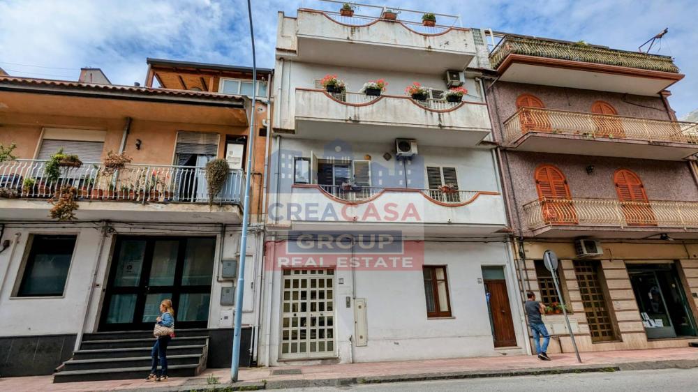 Appartamento plurilocale in vendita a Castiglione di Sicilia - Appartamento plurilocale in vendita a Castiglione di Sicilia