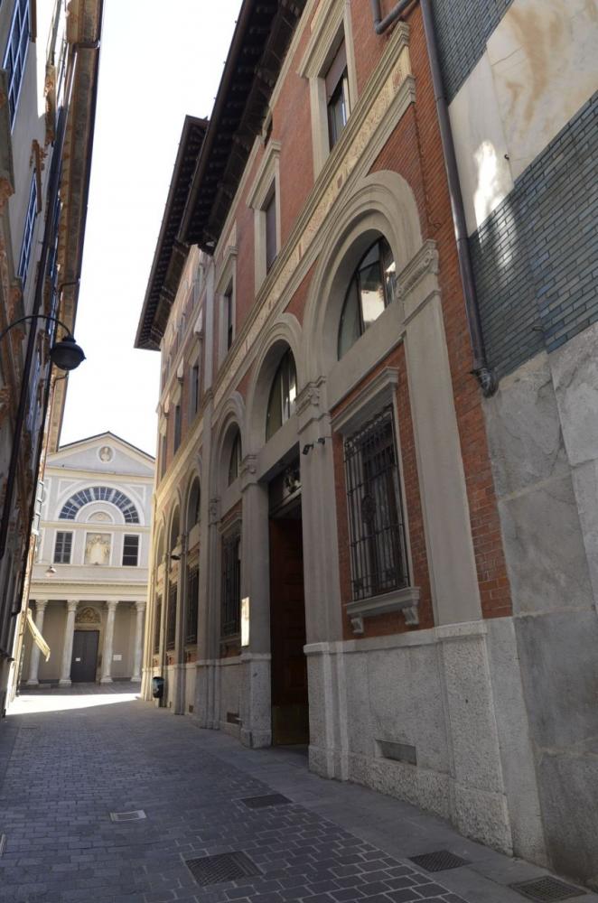 Parcheggio doppio in affitto a como - Parcheggio doppio in affitto a como