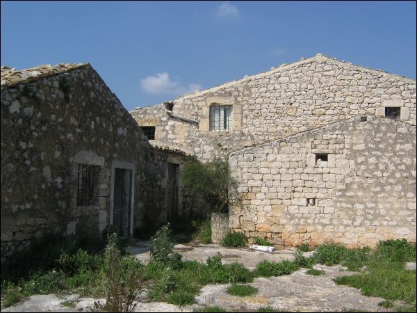 Stabile intero in vendita a modica - Stabile intero in vendita a modica