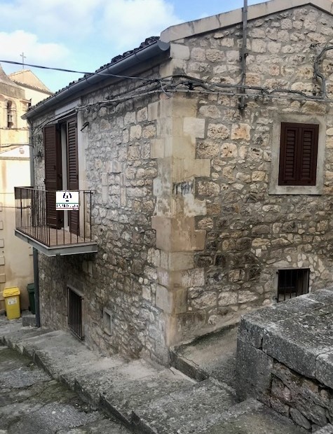 casa indipendente in vendita a Modica in zona Modica Bassa