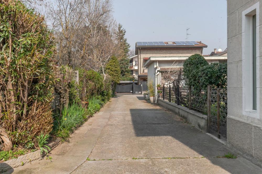 Villa indipendente plurilocale in vendita a novate milanese - Villa indipendente plurilocale in vendita a novate milanese