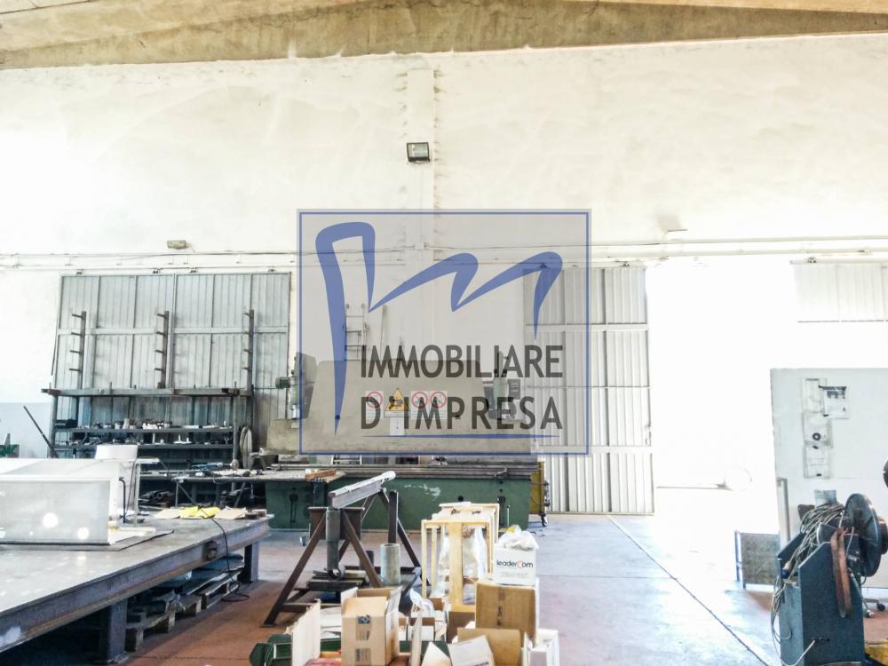 capannone industriale in vendita a Fontanellato