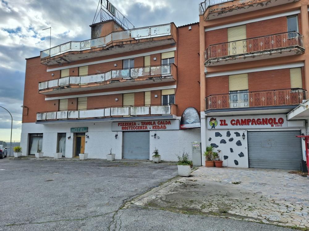 Stabile intero plurilocale in vendita a morlupo - Stabile intero plurilocale in vendita a morlupo