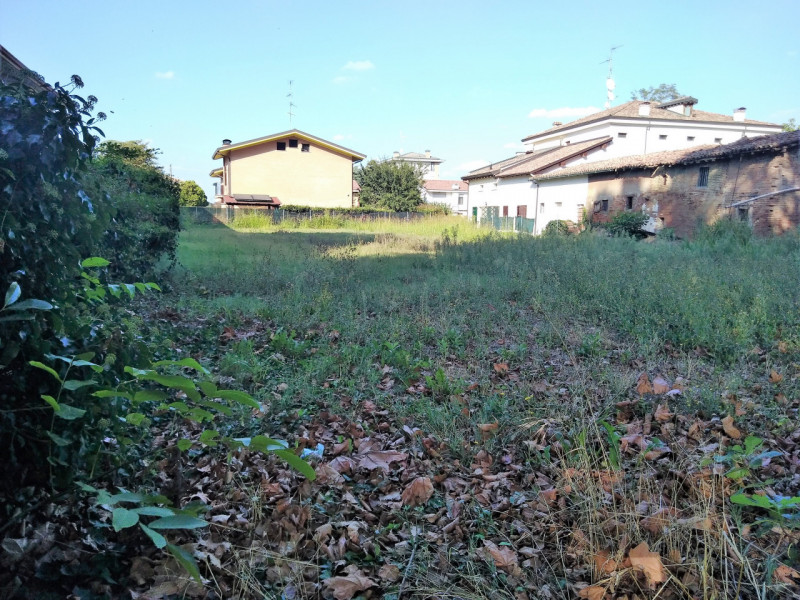 terreno residenziale in vendita a Novi di Modena