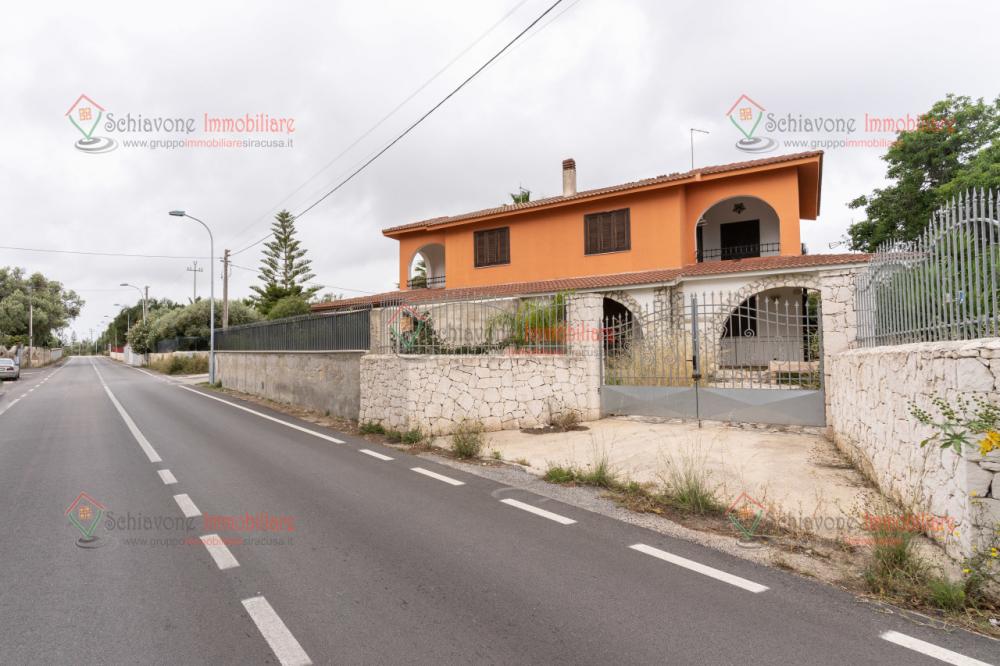 Villa indipendente trilocale in vendita a Fontane bianche - Villa indipendente trilocale in vendita a Fontane bianche