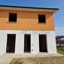 Villa indipendente quadrilocale in vendita a pieve-d-olmi