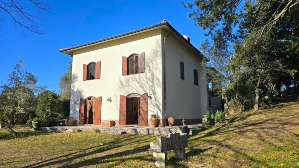 Villa indipendente plurilocale in vendita a montecchio - Villa indipendente plurilocale in vendita a montecchio