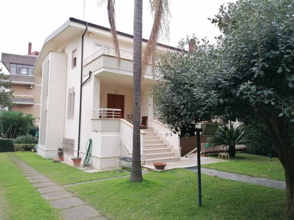 Villa plurilocale in vendita a Lamezia Terme - Villa plurilocale in vendita a Lamezia Terme