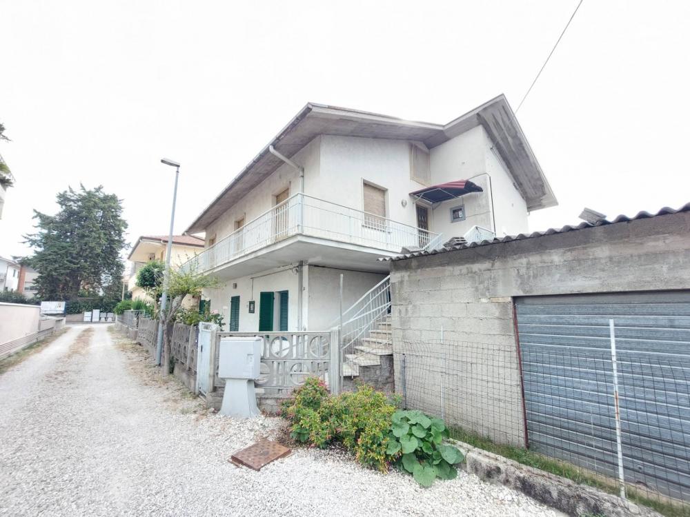 Villa indipendente plurilocale in vendita a Tortoreto - Villa indipendente plurilocale in vendita a Tortoreto