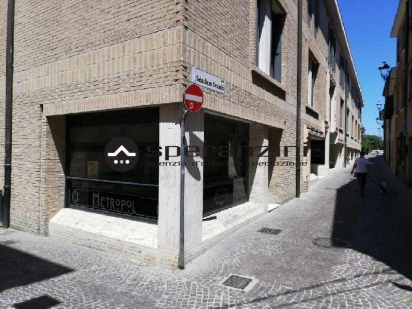 esterno - Bar monolocale in affitto a fano