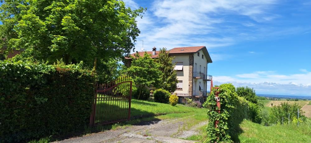 villa indipendente in vendita a Ziano Piacentino