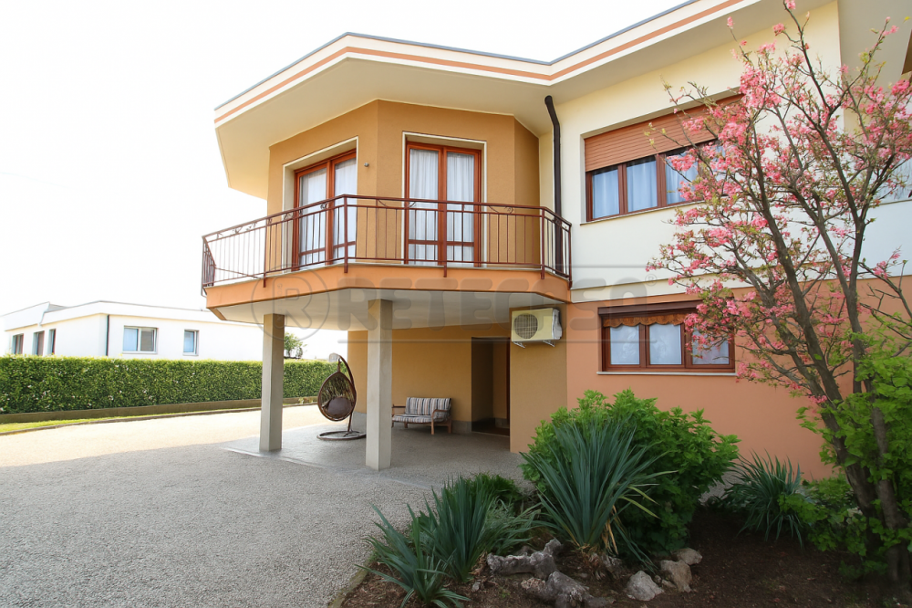 Casa plurilocale in vendita a nanto - Casa plurilocale in vendita a nanto