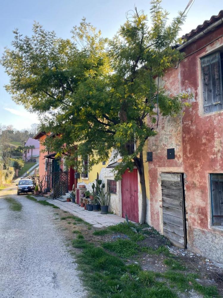 Stabile intero plurilocale in vendita a arcugnano - Stabile intero plurilocale in vendita a arcugnano